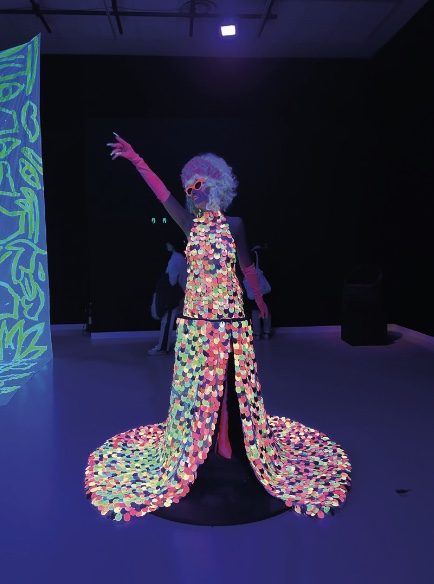 La Bambina, Je suis une Machine, 2023, performance, exposition Fluo Party, La Fabrique © Adagp, Paris, 2024 ; photographe Mademoiselle Kat