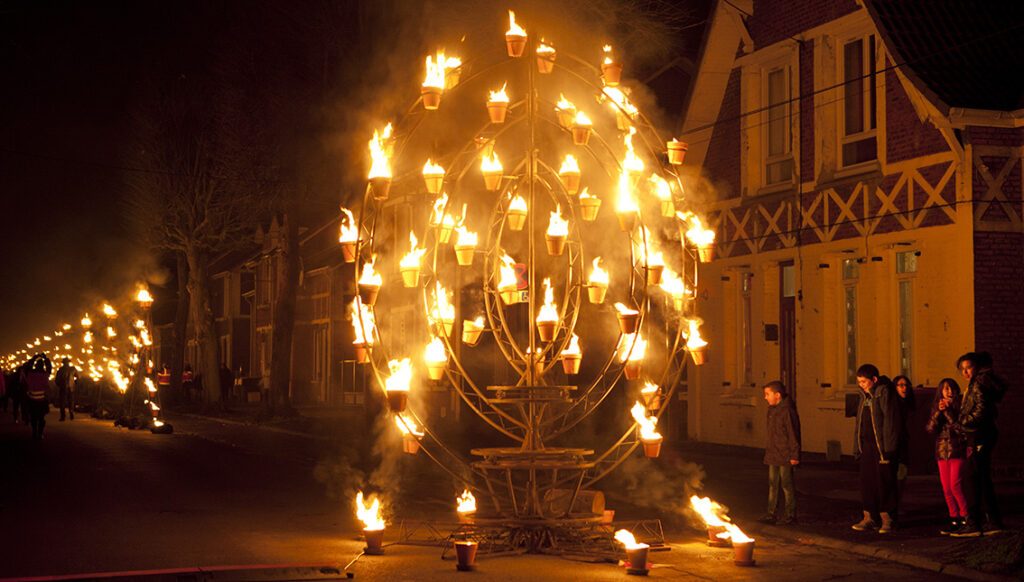 L'Installation de feu par la Compagnie Carabosse - © Vincent Muteau