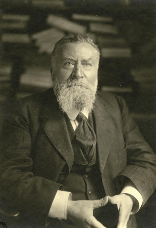 Jean Jaurès dans sa bibliothèque - juin 1914 © Ville de Castres, Centre national et musée Jean Jaurès - Fi 229.05